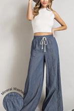 Load image into Gallery viewer, Wide Leg Jeans
